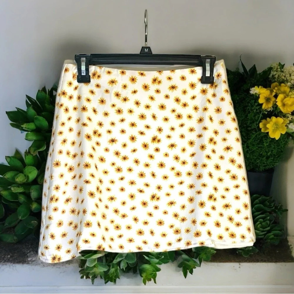 🆑Revolve Yellow White Daisy Slip Skirt Size Small - Picture 2 of 9